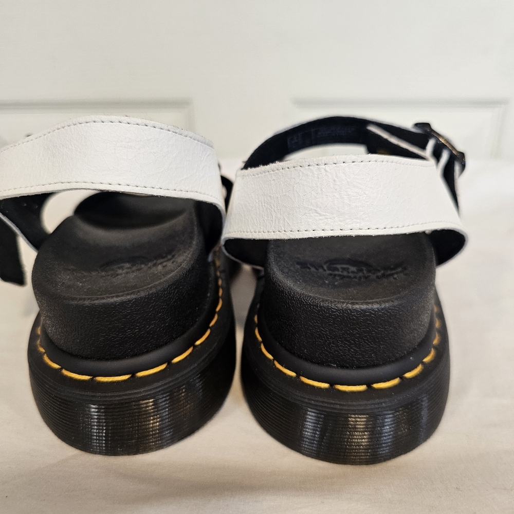 Dr. Martens Romi Crackle White Bow Chunky Platform Sandel - Picture 6 of 9